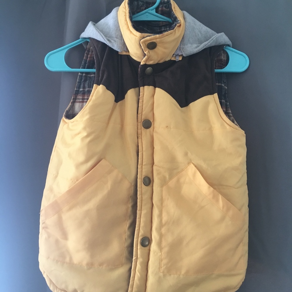 S Reversible vest.
